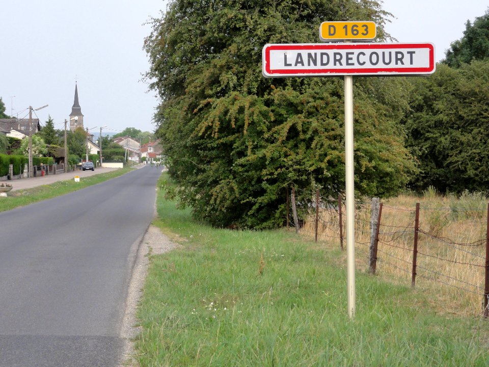 Landrécourt (Meuse) city limit sign