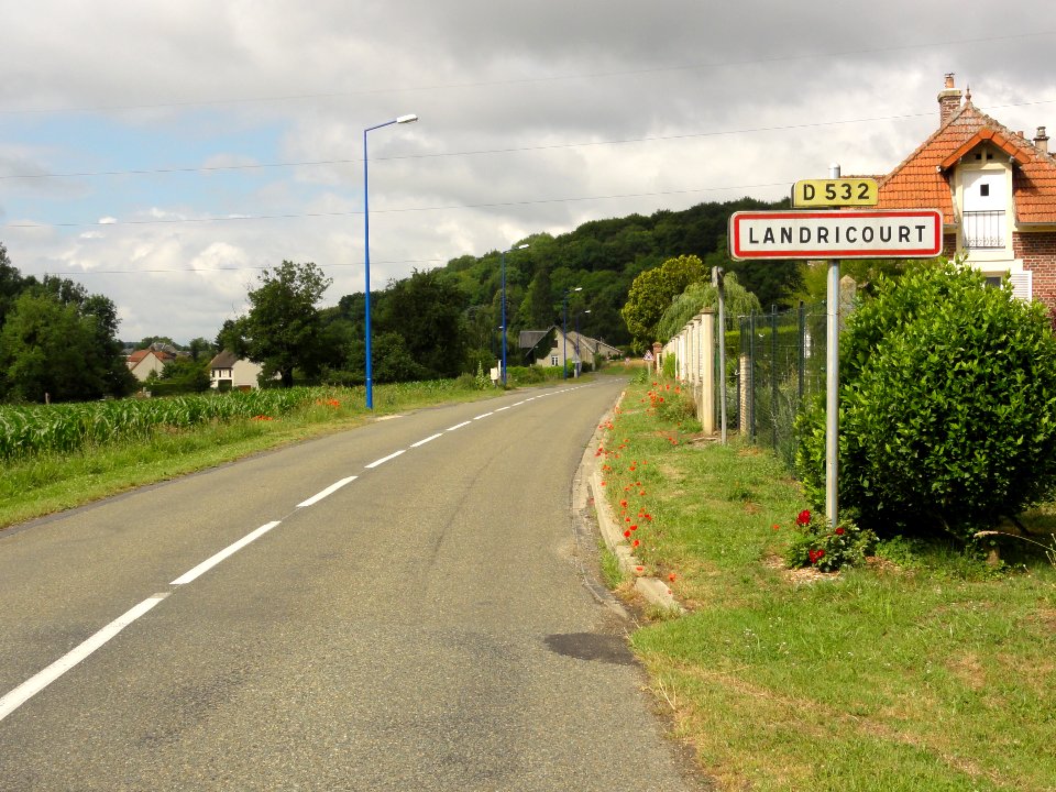 Landricourt (Aisne) city limit sign