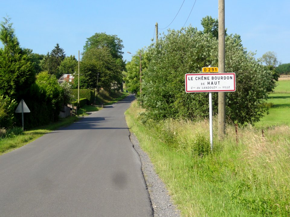 Landouzy-la-Ville (Aisne) city limit sign Le Chêne Bourdon de Haut