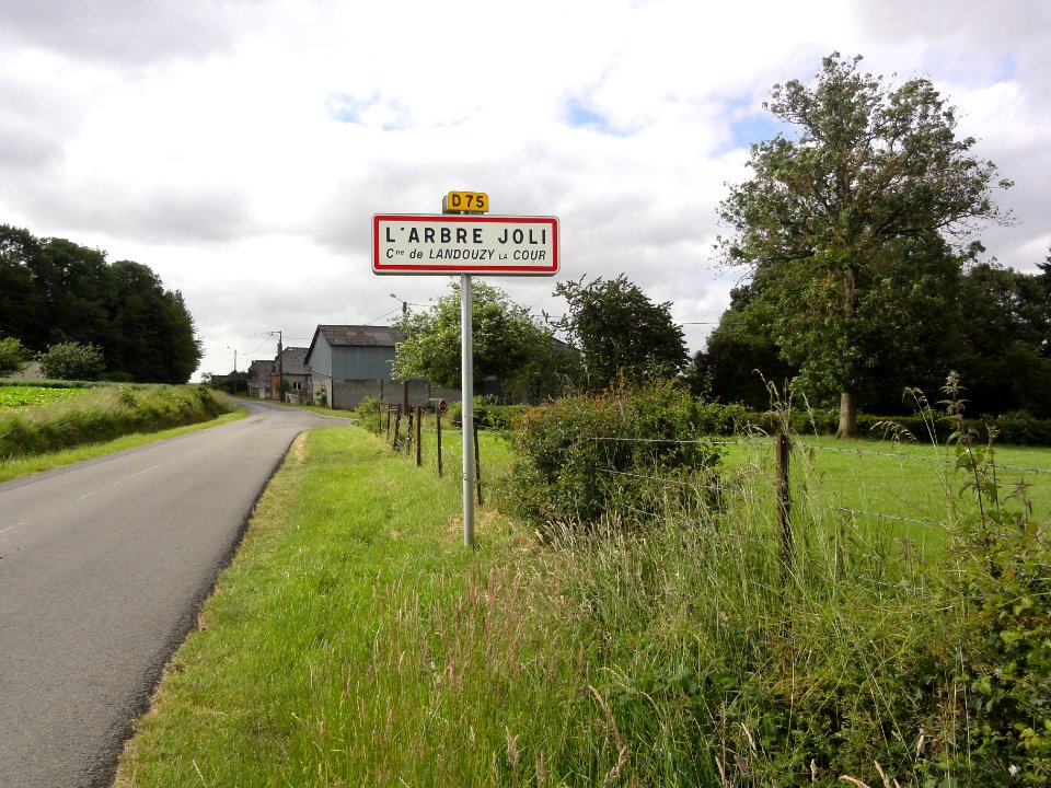 Landouzy-la-Cour (Aisne) city limit sign L'Arbre-Joli