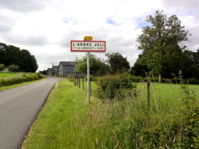 Landouzy-la-Cour (Aisne) city limit sign L'Arbre-Joli
