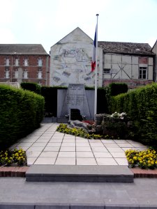 Landrecies (Nord, Fr) monument aux morts et memorial siège de Landrecies 1543