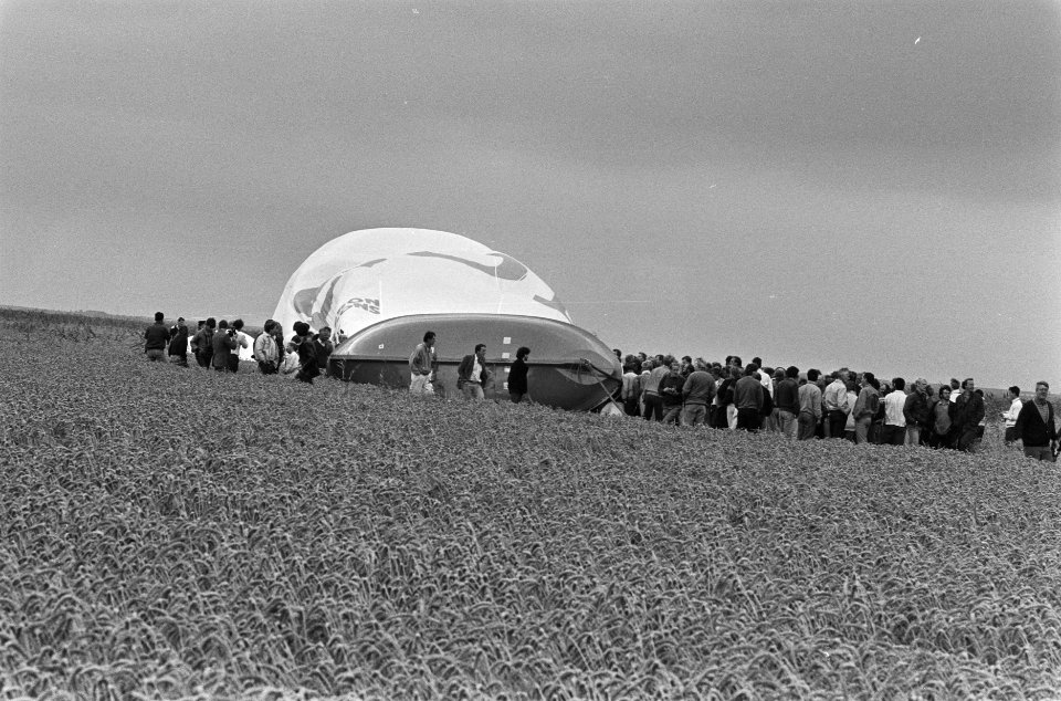 Landing ballon Dutch Viking na succesvolle vlucht over Atlantische Oceaan in p, Bestanddeelnr 933-7457