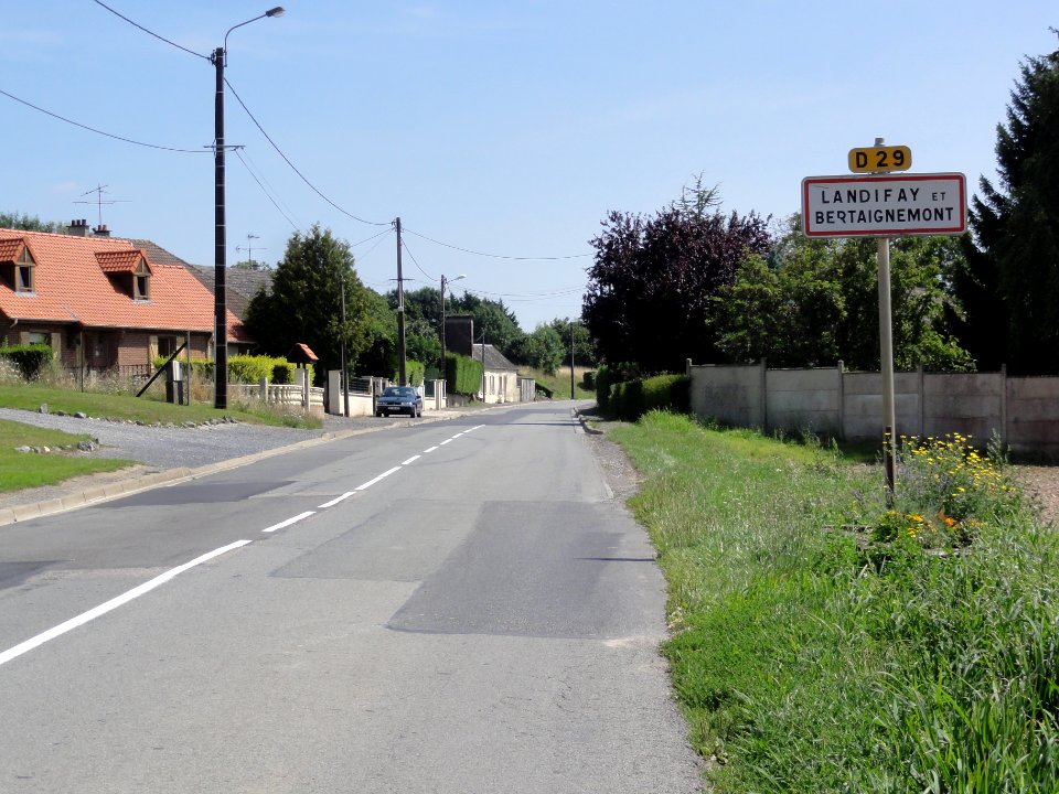 Landifay-et-Bertaignemont (Aisne) City limit sign