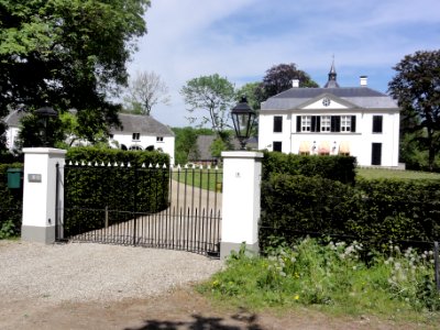 Landgoed Loenen Rijksmonument 520766 hoofdgebouw en 520771 koetshuis photo