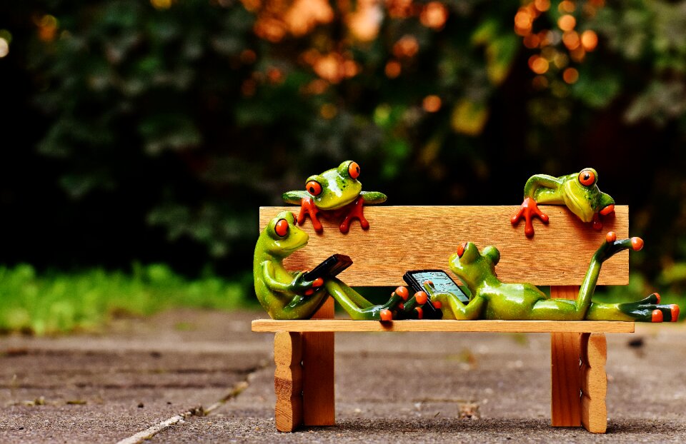 Bench relaxed figure