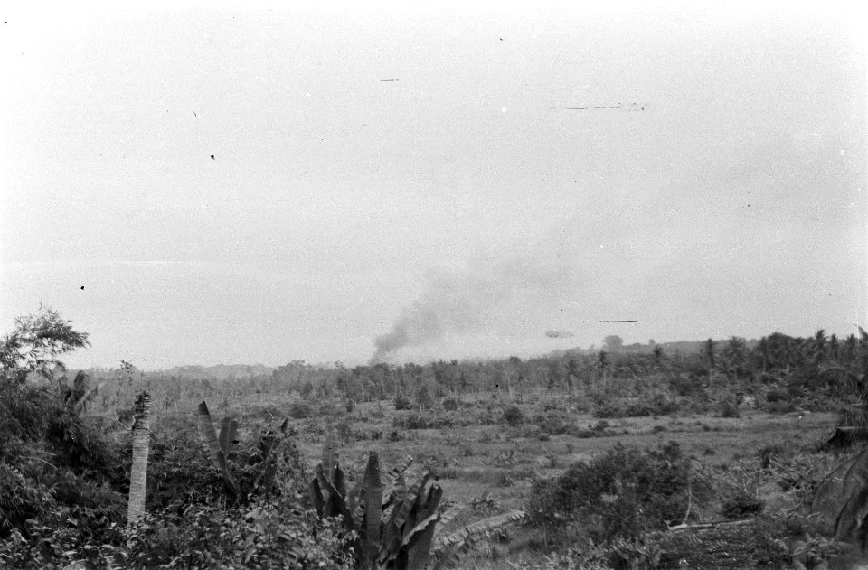 Landschap met rookpluim in de verte, Bestanddeelnr 7476