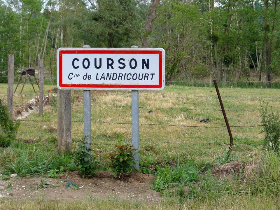 Landricourt (Aisne) city limit sign Courson
