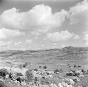Landschap met in de verte een dorp, vermoedelijk Mag-del-Krum, Bestanddeelnr 255-0835