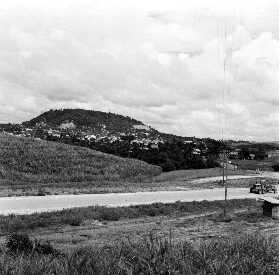 Landschap bij San Fernando op Trinidad, Bestanddeelnr 252-5356