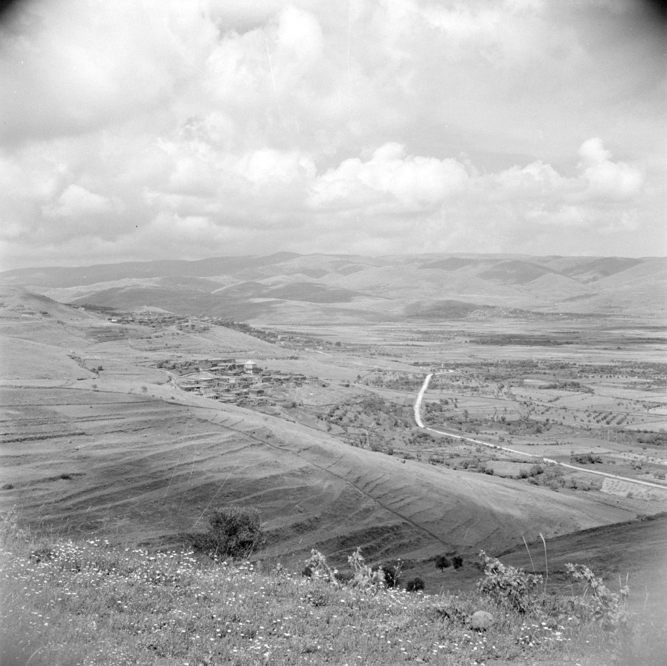 Landschap gezien vanuit de Crac des Chevaliers nabij Safita, Bestanddeelnr 255-6025