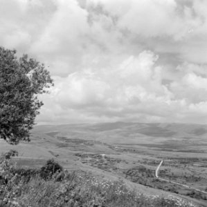 Landschap gezien vanuit de Crac des Chevaliers nabij Safita, Bestanddeelnr 255-6023