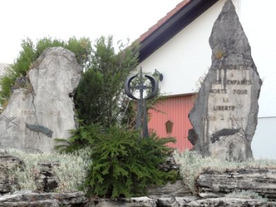 Langatte (Moselle) monument aux morts
