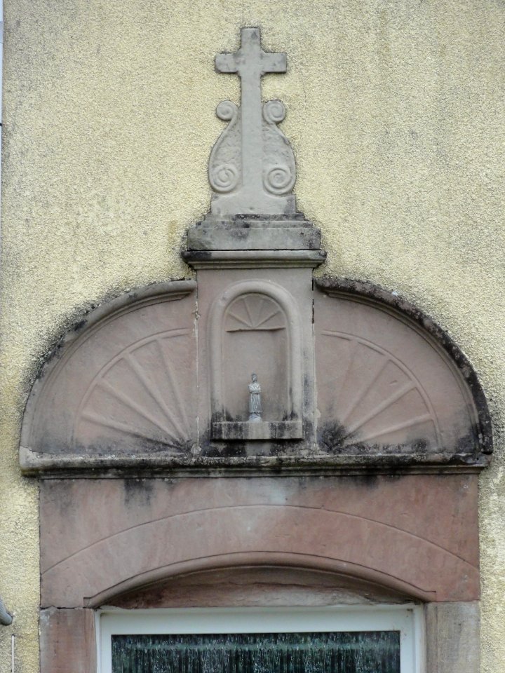 Laneuveville-aux-Bois (M-et-M) dessus de porte