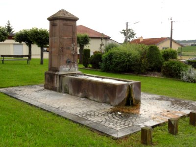 Laneuveville-aux-Bois (M-et-M) fontaine A