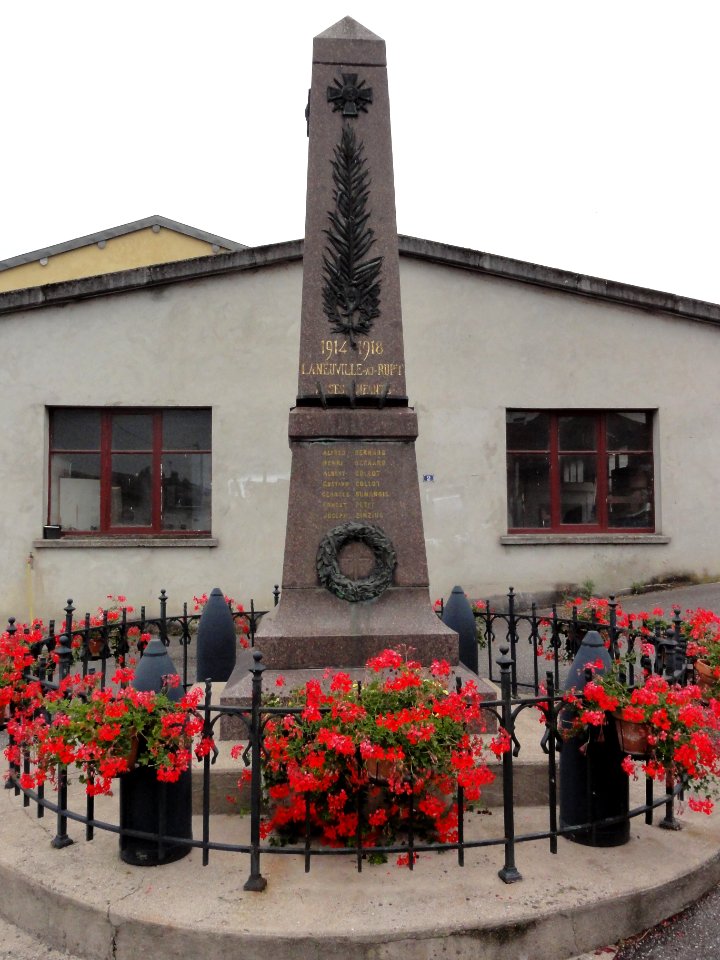 Laneuville-au-Rupt (Meuse) monument aux morts