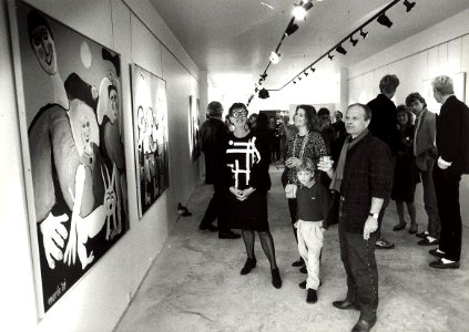 Lange Annastraat 13, Galerie Lange Anna. Opening, links Chris Weijers en rechts Marijn Morée. Aangekocht van United Photos de Boer bv. - Negatiefnummer 31378 k 7. - Gepubliceerd in het Haarl, NL-HlmNHA 1478 25900 K 38
