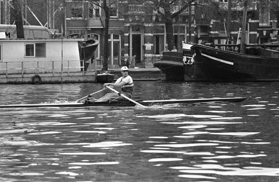 Lange Afstand Skifwedstrijd op Amstel. Harry A. Droog gaat op finish af, beste t, Bestanddeelnr 921-2689