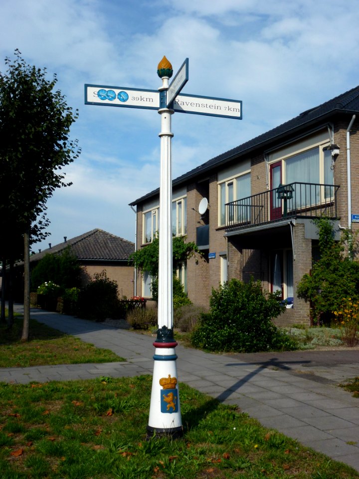 Landerd, Reek oude wegwijzer