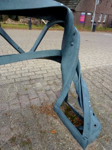 Landerd, 't Oventje, geknakte lantaarnpaal, stormramp aug 1925 (detail 1)