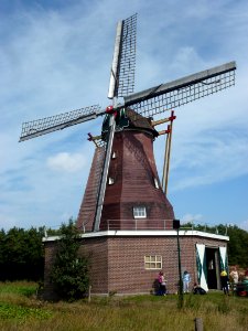 Landerd, 't Oventje, molen Sint Victor het wiekenzeil aanbrengen 05