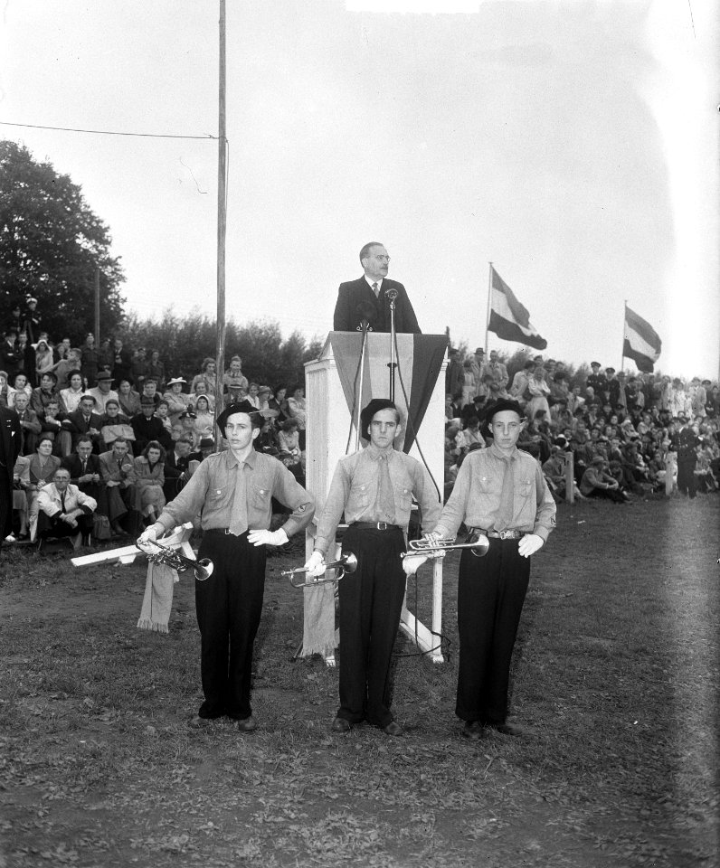 Landdag steun wettig gezag te Dordrecht. Spreker minister-president W. Drees, Bestanddeelnr 904-1629