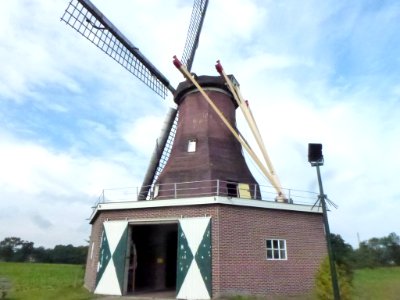 Landerd, 't Oventje, molen Sint Victor 06 de wieken worden op de wind gezet