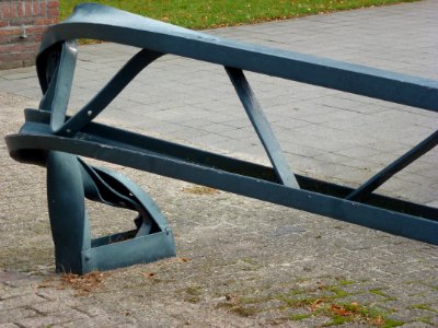 Landerd, 't Oventje, geknakte lantaarnpaal, stormramp aug 1925 (detail 2)