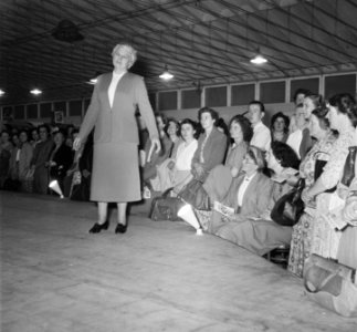 Landbouwtentoonstelling Utrecht vrouwen-modeshow, Bestanddeelnr 905-0880