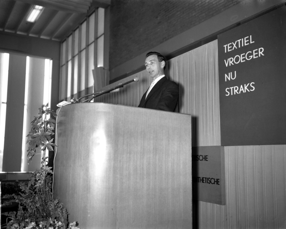 Landbouwtentoonstelling in het RAI-gebouw. Openingswoord van de directeur genera, Bestanddeelnr 913-4274
