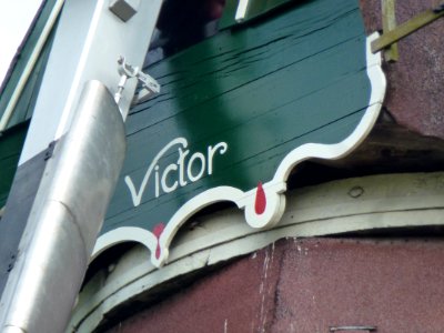 Landerd, 't Oventje, molen Sint Victor 05 naambord op de kap