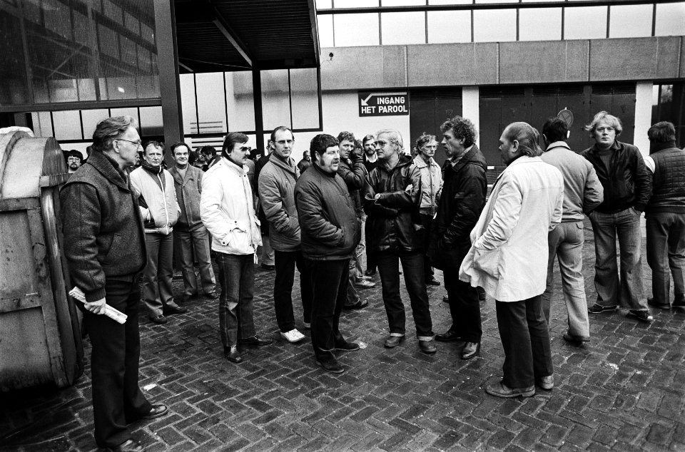 Landelijke Stakingsdag werknemers grafische sector. Stakende werknemers van de P, Bestanddeelnr 932-0167