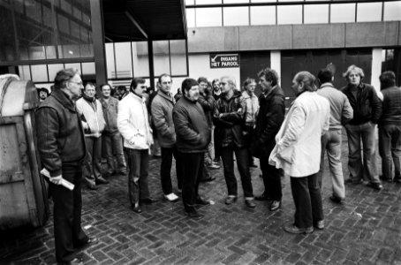Landelijke Stakingsdag werknemers grafische sector. Stakende werknemers van de P, Bestanddeelnr 932-0167
