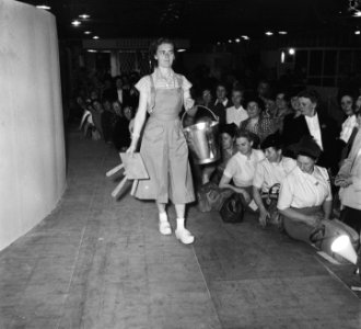 Landbouwtentoonstelling Utrecht vrouwen-modeshow, Bestanddeelnr 905-0878