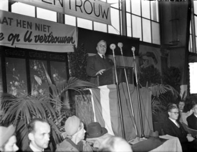Landelijke vergaderding van de stichting Door de eeuwen trouwin de Apollohal o, Bestanddeelnr 904-2667
