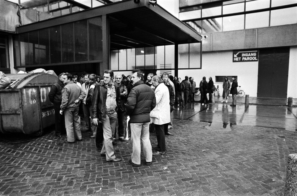 Landelijke Stakingsdag werknemers grafische sector. Stakende werknemers van de P, Bestanddeelnr 932-0168