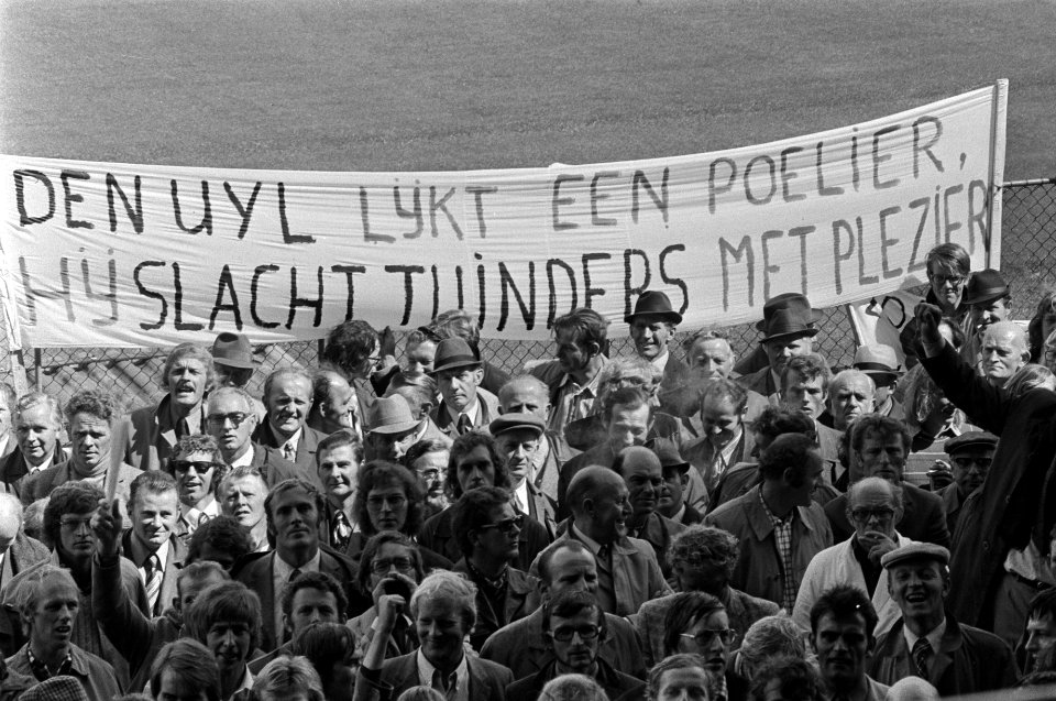 Landelijke protestbijeenkomst van boeren en tuinders in stadion Galgenwaard in U, Bestanddeelnr 927-3786