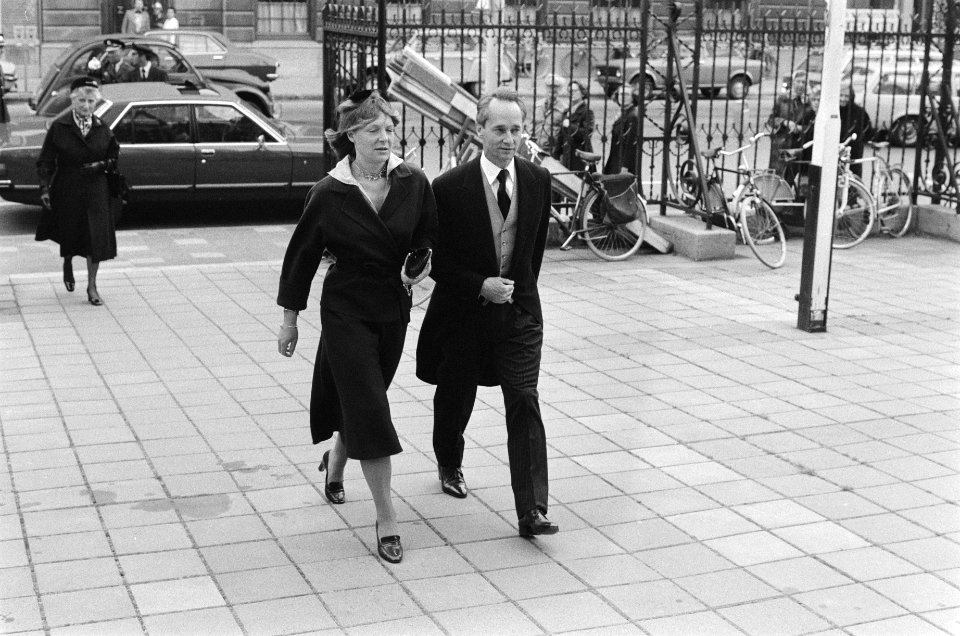 Landelijke requiemmis voor paus Paulus in Den Haag Prinses Irene en Carel Hugo, Bestanddeelnr 929-8603