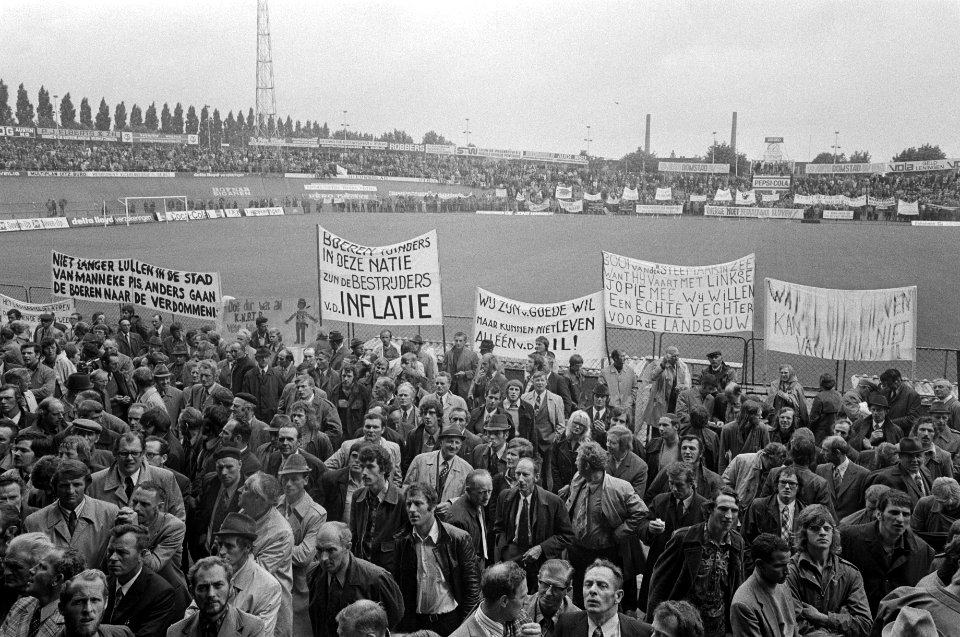 Landelijke protestbijeenkomst van boeren en tuinders in stadion Galgenwaard in U, Bestanddeelnr 927-3791