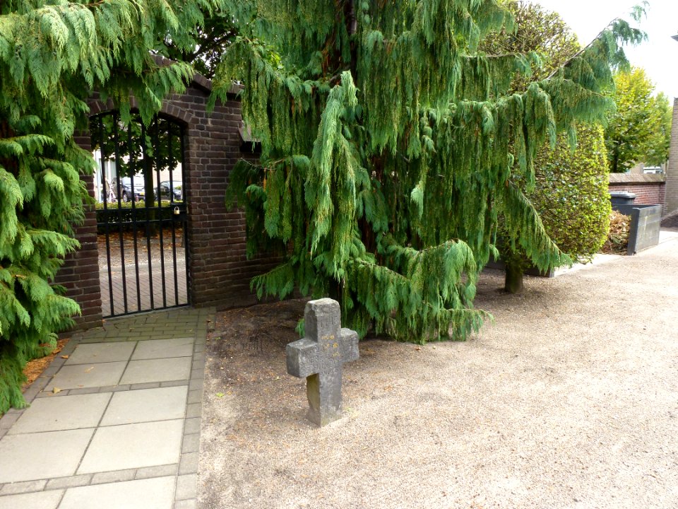 Landerd, Schaijk kerkhofmuur poortje achterin