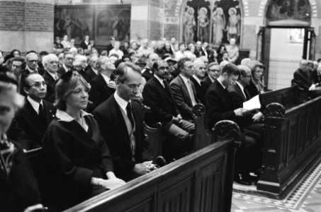 Landelijke requiemmis voor paus Paulus in Den Haag Prinses Irene en Carel Hugo, Bestanddeelnr 929-8600
