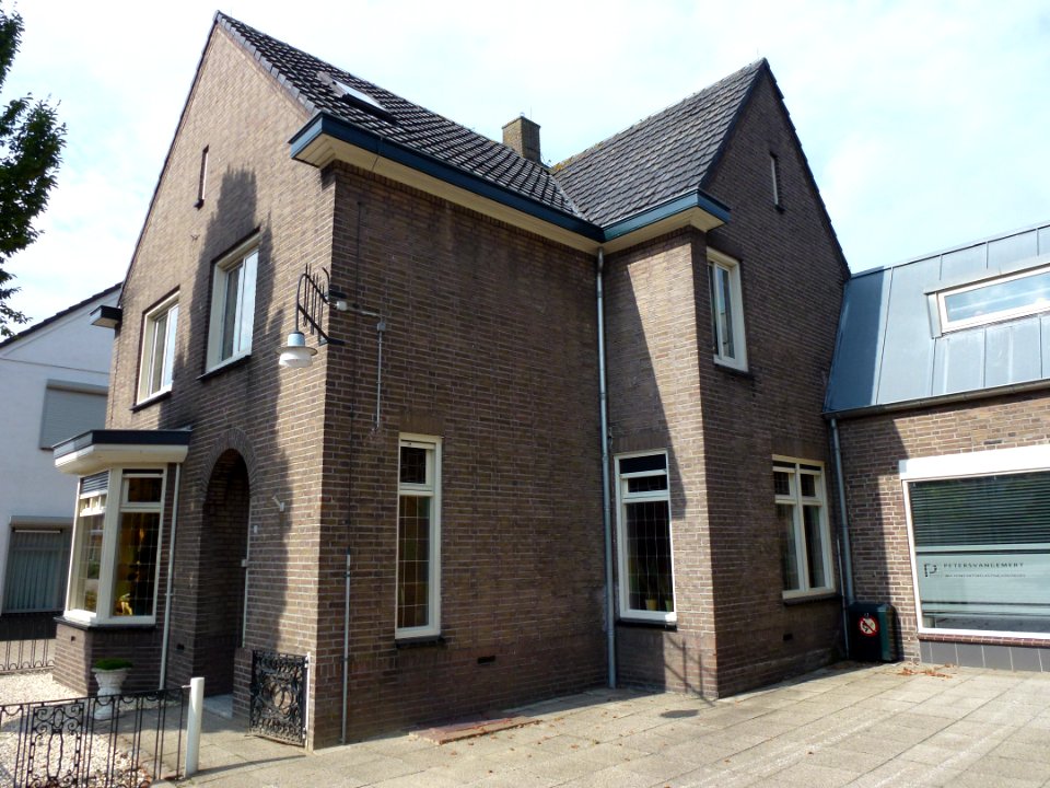 Landerd, Zeeland woonhuis Kerkstraat 11 voor met rechts