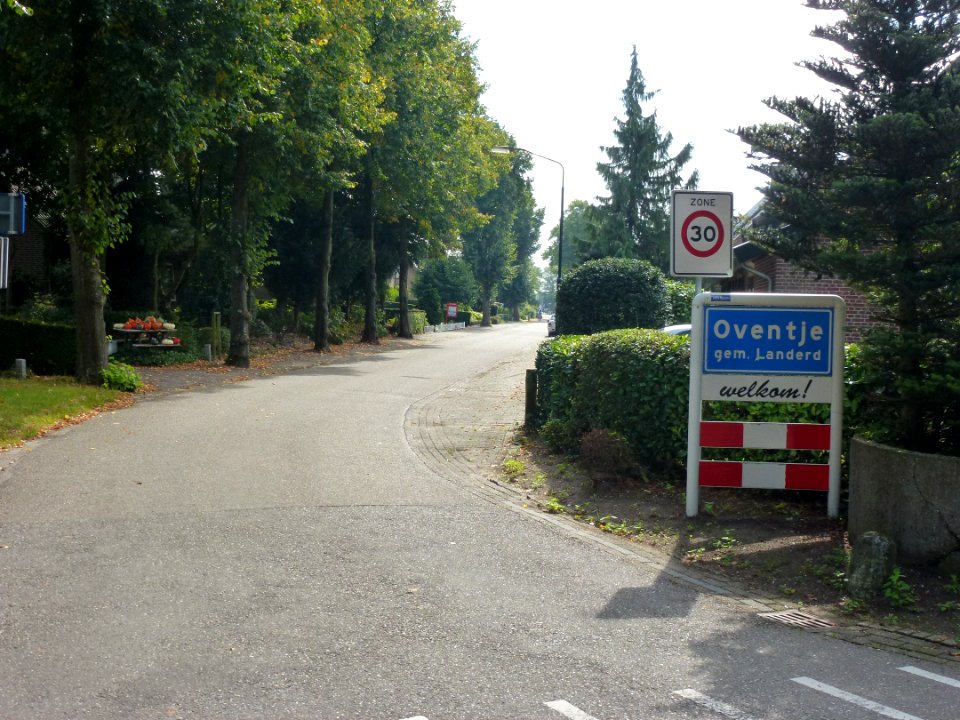 Landerd, 't Oventje, entreebord