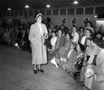 Landbouwtentoonstelling Utrecht vrouwen-modeshow, Bestanddeelnr 905-0881