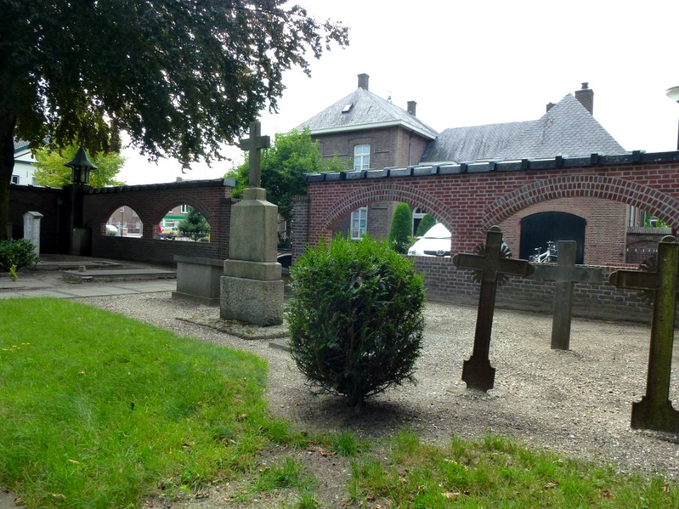 Landerd, Schaijk kerkhofmuur 01