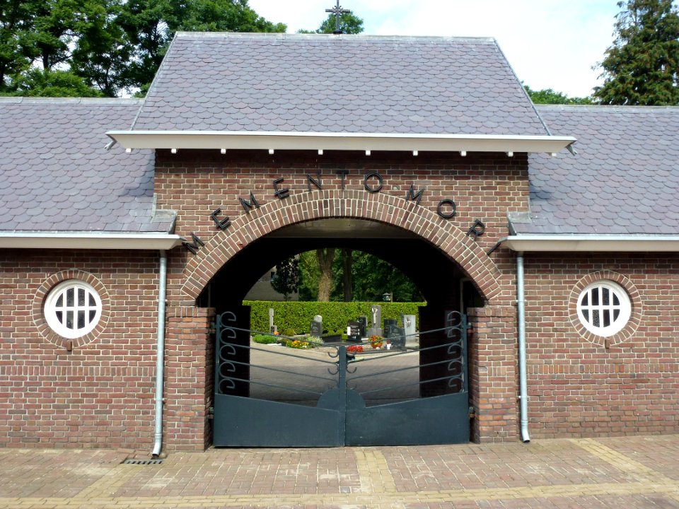 Landerd, Schaijk kerkhof toegangspoort 01