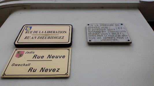 Landerneau - Rue de la Libération - Plaques