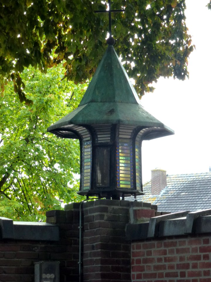 Landerd, Schaijk kerkhofmuur lantaarn