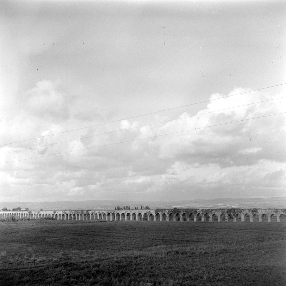 Landschap bij Naharya met bogen van een Turks aquaduct, Bestanddeelnr 255-1508