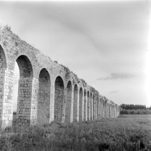 Landschap bij Naharya met bogen van Turkse aquaducten, Bestanddeelnr 255-1501